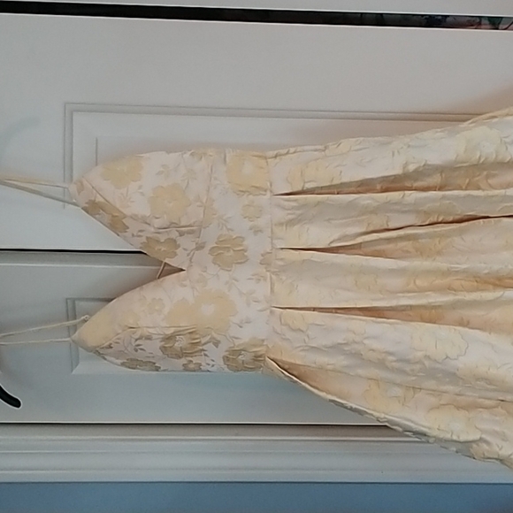 NEW Trixxi  Floral Jacquard Gown Yellow/Silver Long Formal Sz 1 Juniors - Picture 7 of 10